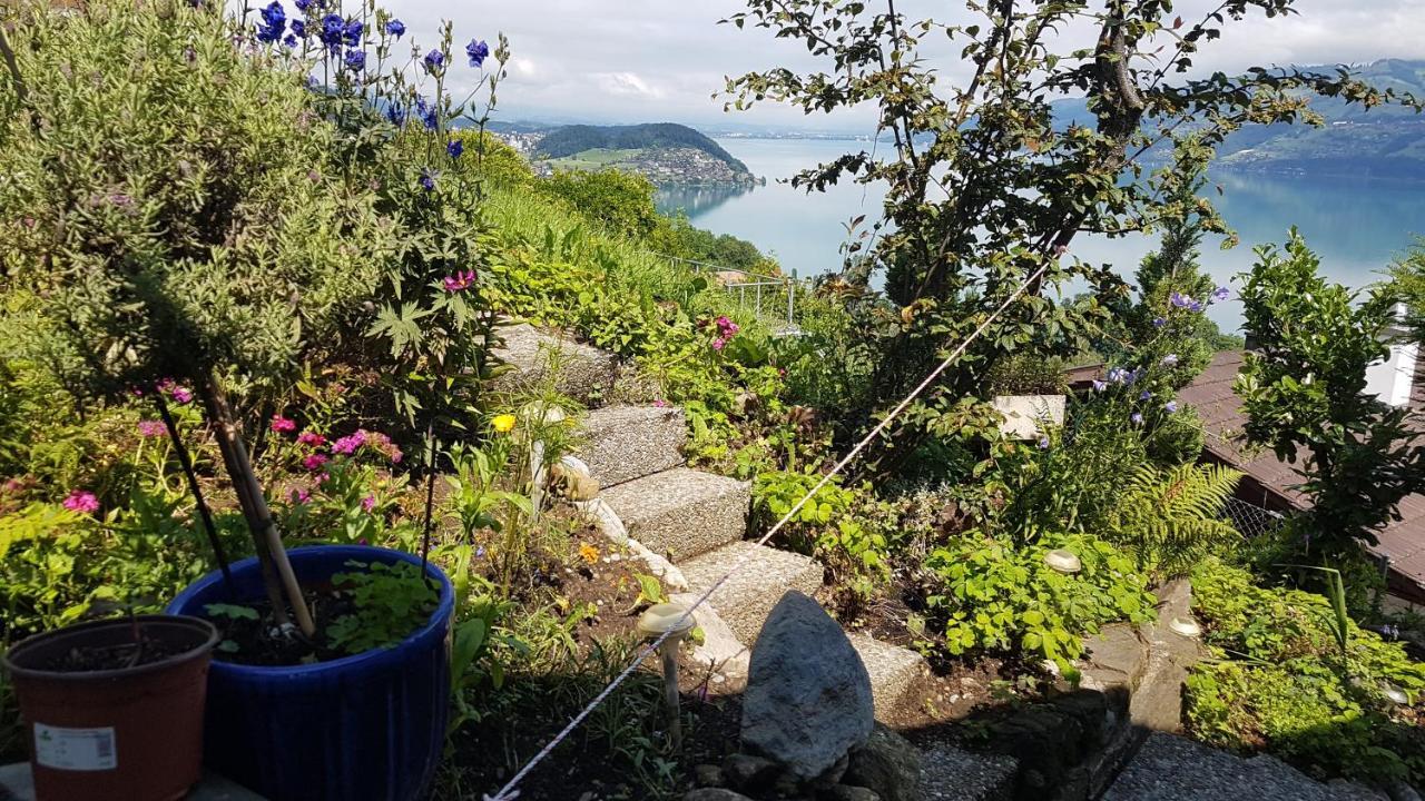 Traumhaftes Chalet Mit Seesicht Krattigen Bagian luar foto