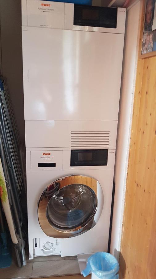 Traumhaftes Chalet Mit Seesicht Krattigen Bagian luar foto