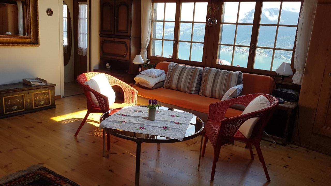 Traumhaftes Chalet Mit Seesicht Krattigen Bagian luar foto