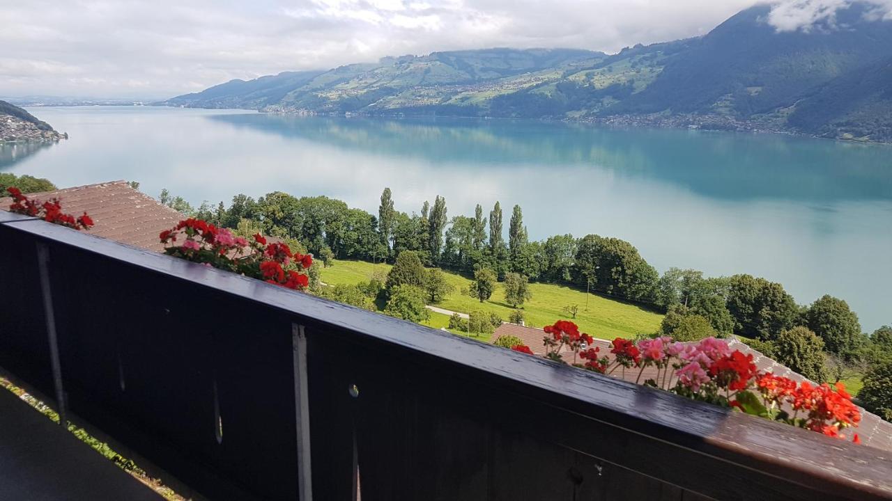 Traumhaftes Chalet Mit Seesicht Krattigen Bagian luar foto