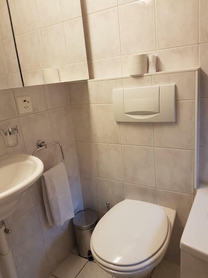 Traumhaftes Chalet Mit Seesicht Krattigen Bagian luar foto