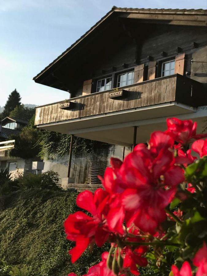 Traumhaftes Chalet Mit Seesicht Krattigen Bagian luar foto